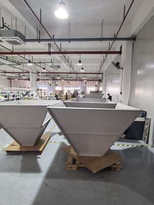 Area di comunicazione a banda larga direzionale 100-1000 MHz con antenna a corno